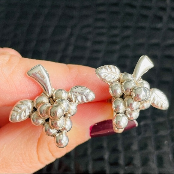 Antique Old Mexico Grape Cluster Puffy Sterling Silver Screw Clip Earrin… - Picture 4 of 9